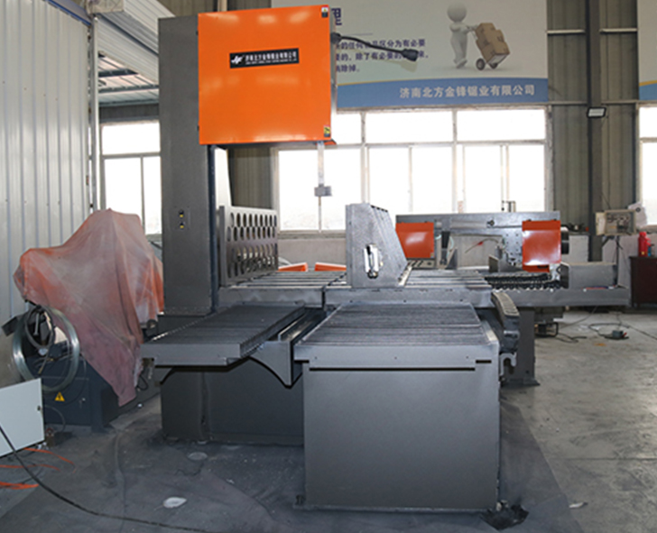 金鋒鋸業(yè)石墨帶鋸床有什么優(yōu)勢