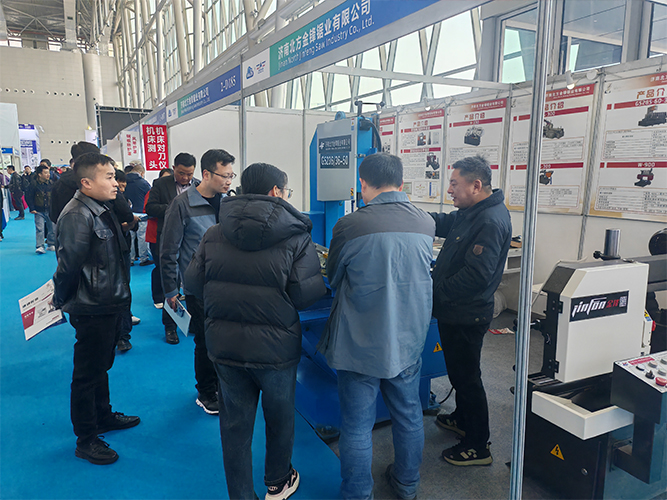 金鋒帶鋸床亮相合肥機床展：高效精準穩定，吸睛無數